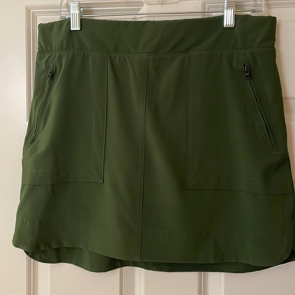 Green Athleta skort. Size 12